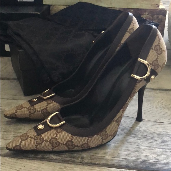 Gucci Shoes - GUCCI logo heels pumps shoes 39 C Gorgeous